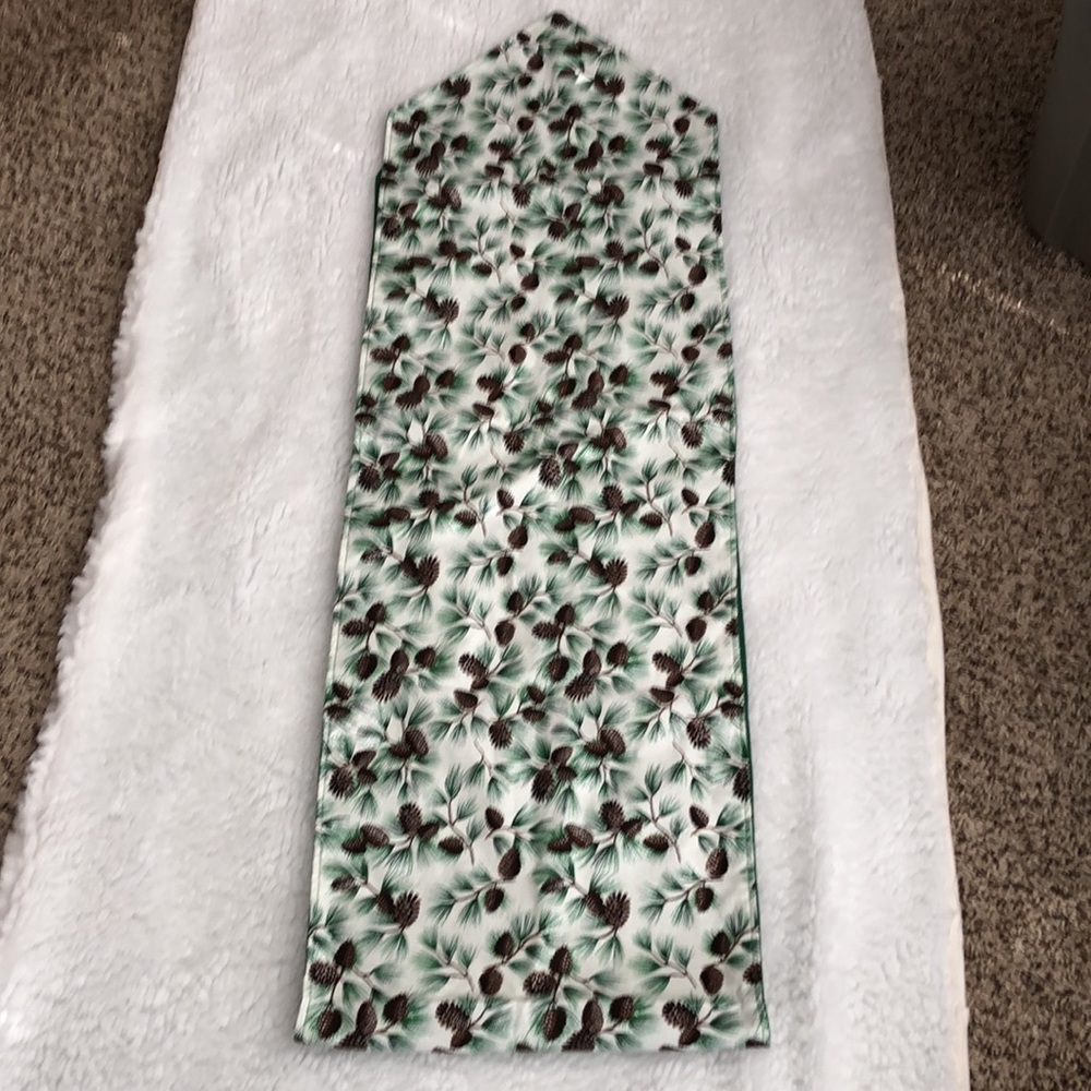 Table Runner Sparkly Acorn Unbranded NWOT